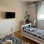 Ostanak kod kuće Sobe Kod Bolnice Paprikovac *