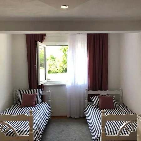 Homestay Sobe Kod Bolnice Paprikovac *