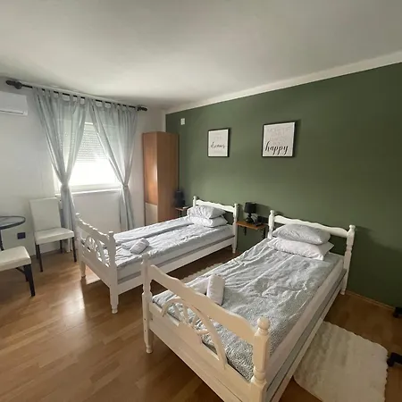 Homestay Sobe Kod Bolnice Paprikovac *