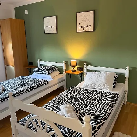 Sobe Kod Bolnice Paprikovac * באניה לוקה