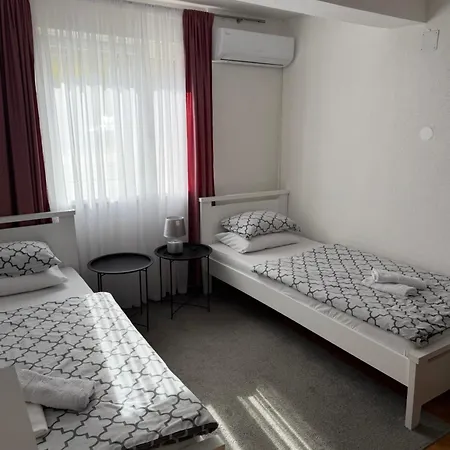 Sobe Kod Bolnice Paprikovac באניה לוקה