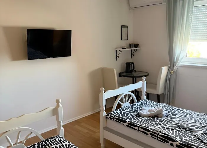 Quarto em Acomodações Particulares Sobe Kod Bolnice Paprikovac *
